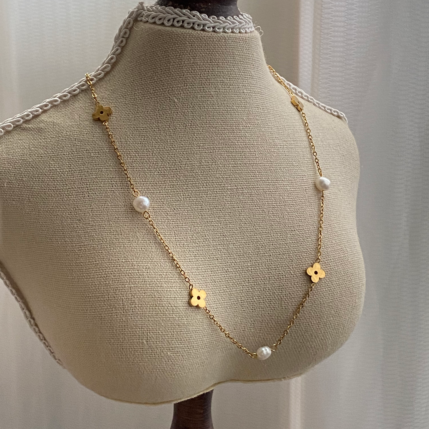 Lady Charming Necklace