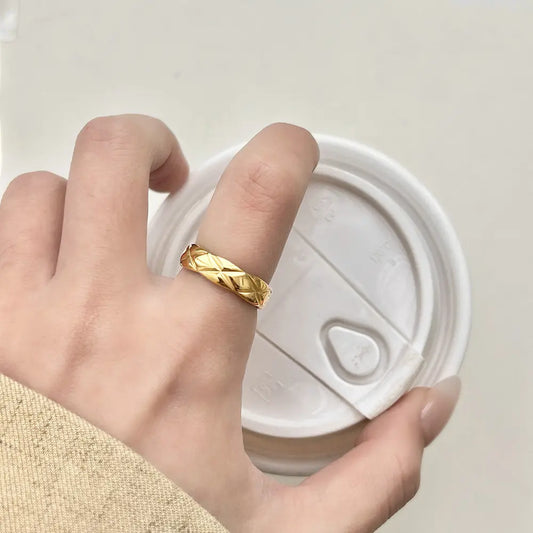 Crisscross Lattice Ring Set