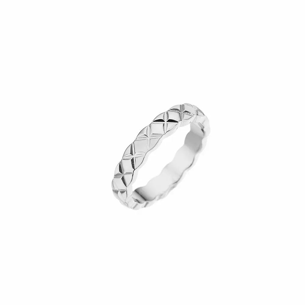Crisscross Lattice Ring Set