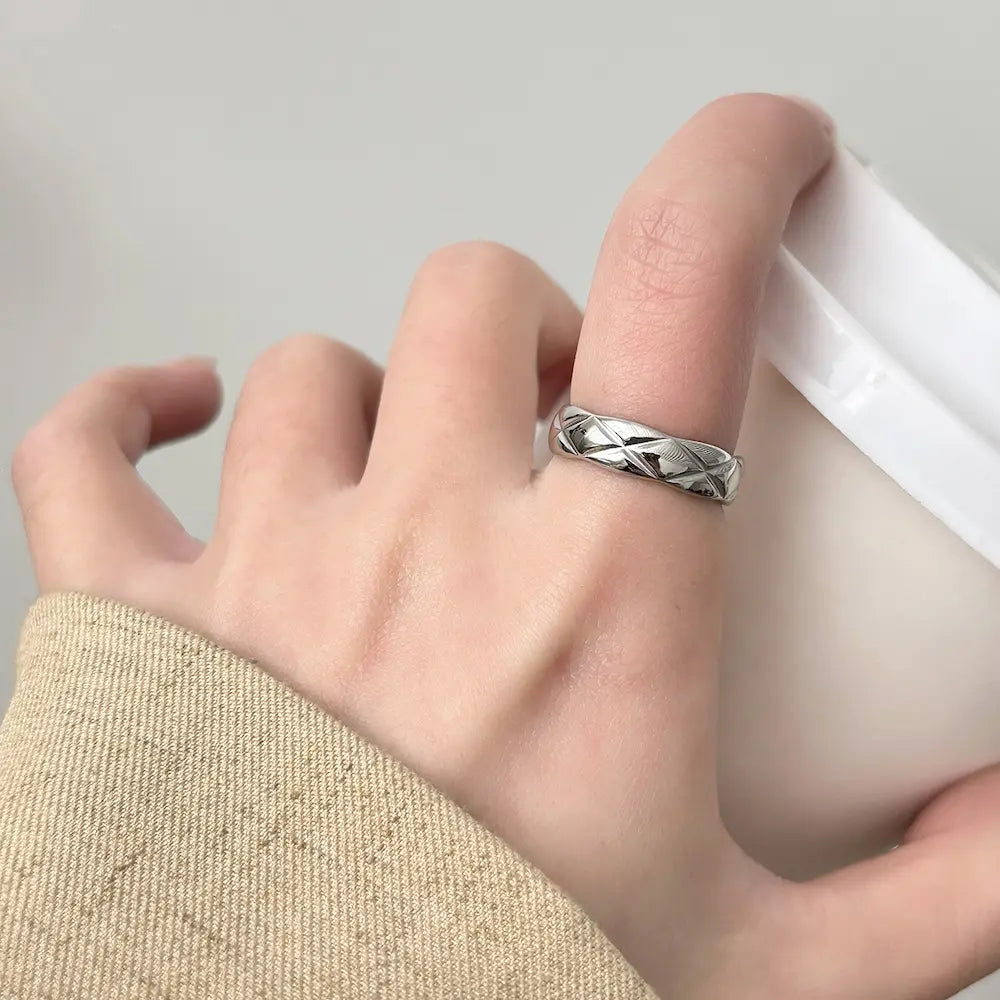 Crisscross Lattice Ring Set
