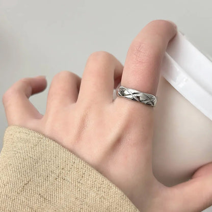 Crisscross Lattice Ring Set